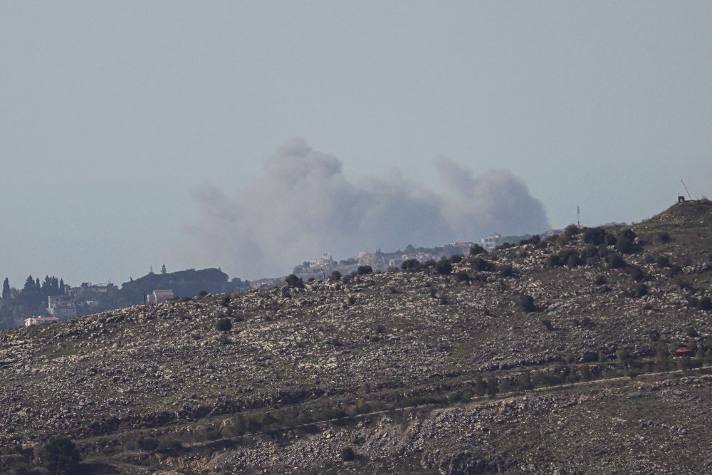 Rauch über der Stadt Ansar nach einem israelischen Luftangriff am Freitag
