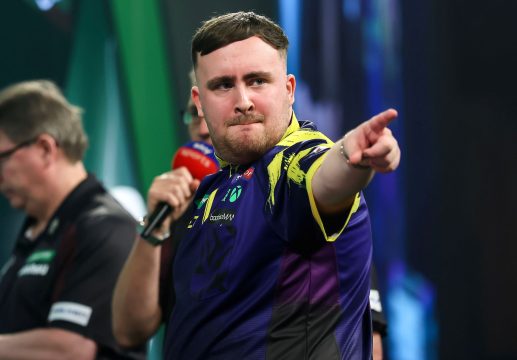 Verteidigte souverän seinen Titel: bei der Darts-WM: Luke Littler (Foto: PDC)