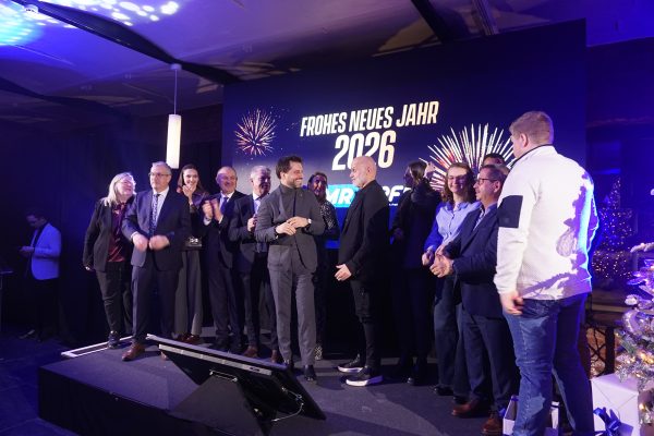 PFF- und MR-Politiker stehen auf Bühne bei Neujahrsempfang