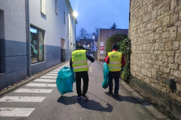 Neujahrsputz-Tradition: Ahmadiyya-Muslime räumen in Eupen den Silvestermüll weg