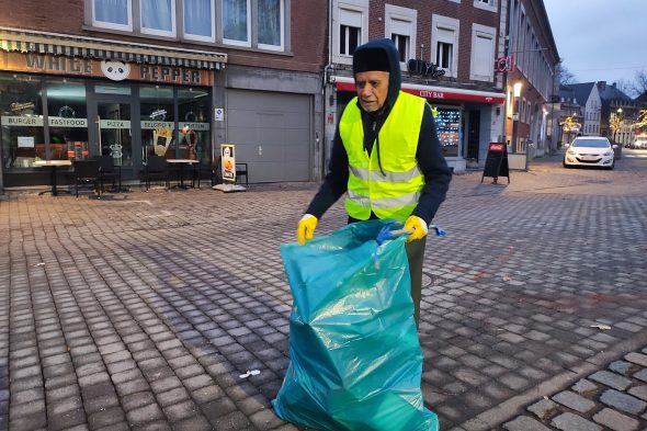 Neujahrsputz-Tradition: Ahmadiyya-Muslime räumen in Eupen den Silvestermüll weg