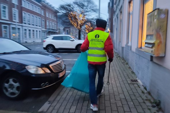 Neujahrsputz-Tradition: Ahmadiyya-Muslime räumen in Eupen den Silvestermüll weg