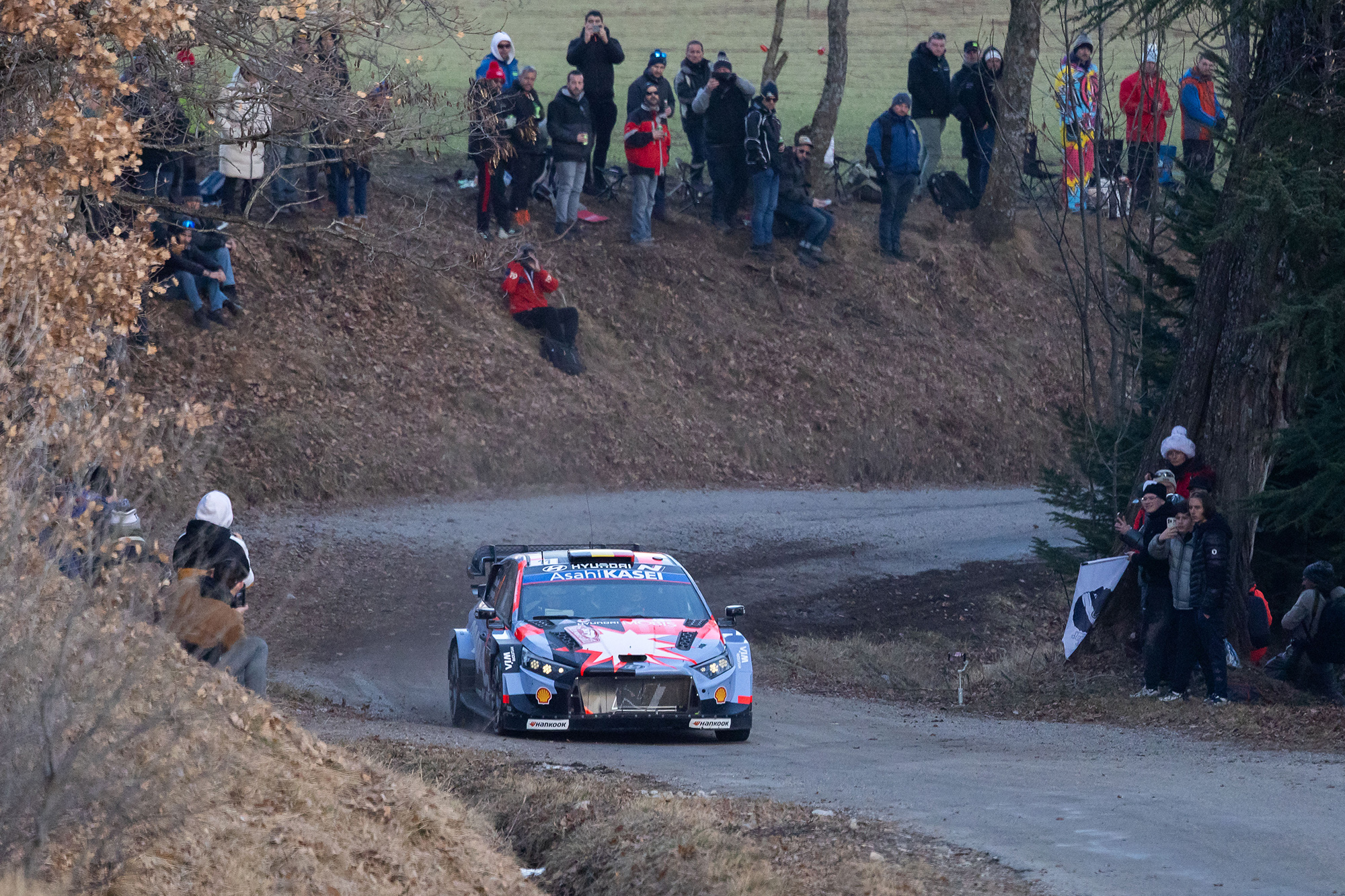 Rallye-Monte-Carlo-Drei-Toyota-an-der-Spitze-Neuville-verliert-Zeit