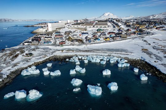 Luftansicht von Grönlands Hauptstadt Nuuk