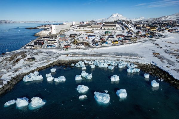 Luftansicht von Grönlands Hauptstadt Nuuk
