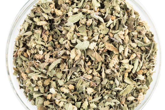 Getrockneter Oregano in einer Glasschale