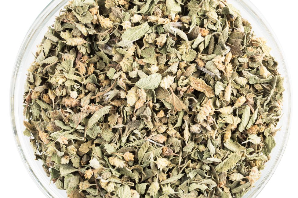 getrockneter Oregano in einer Glasschale