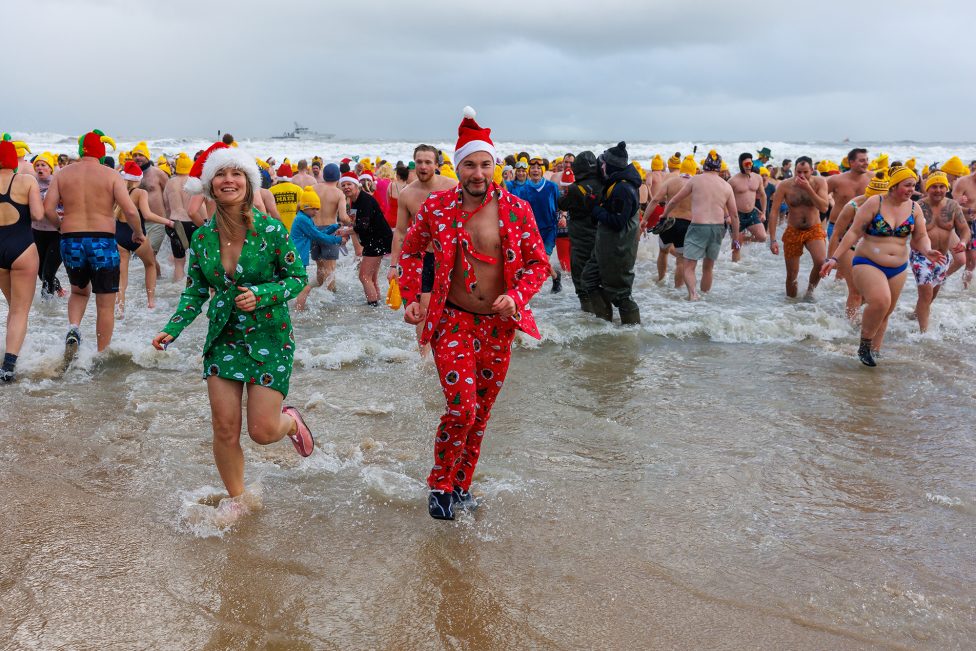Auch das Neujahrsbaden (Nieuwjaarsduik) in Ostende zieht jedes Jahr Touristen an