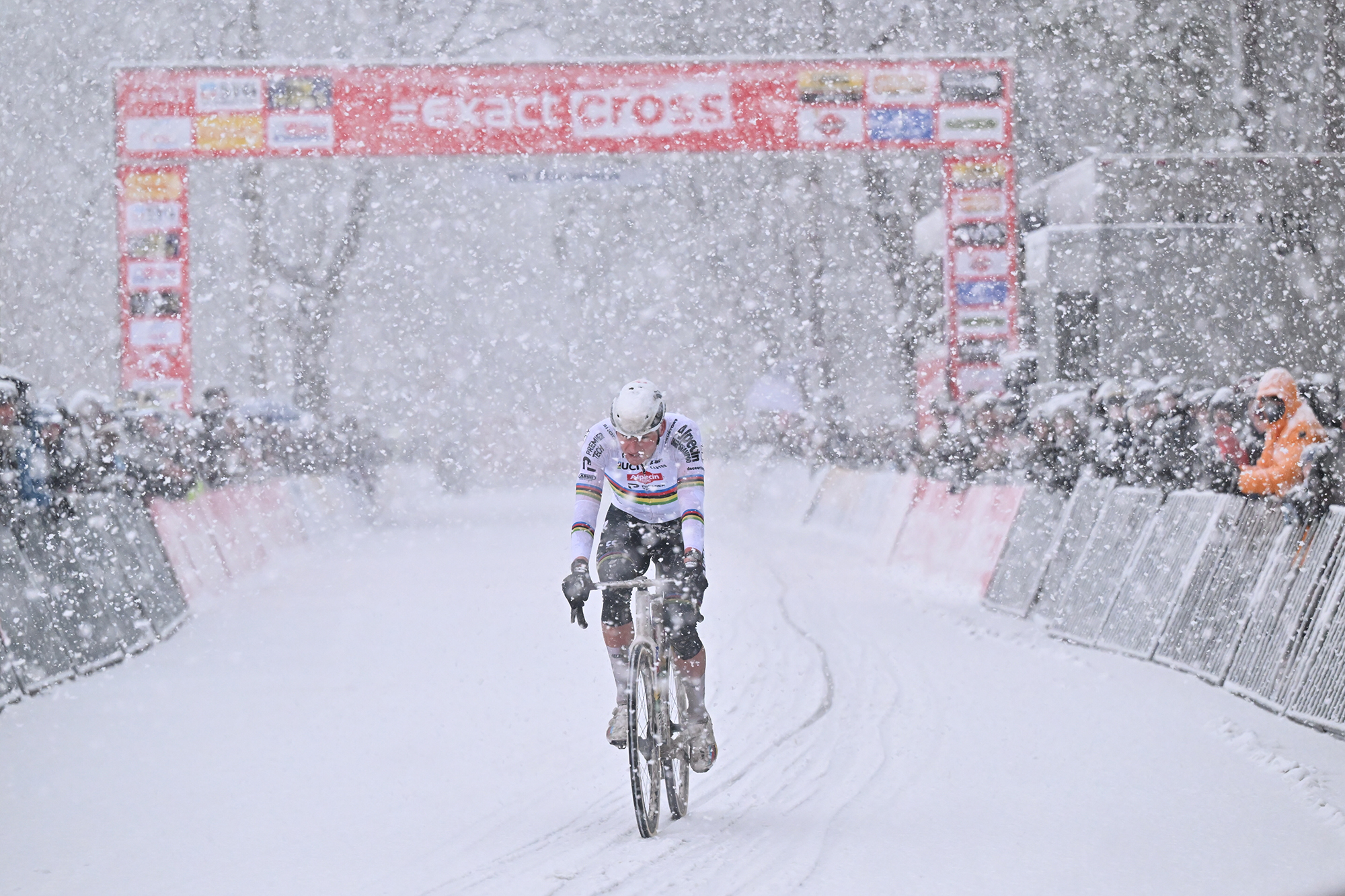 Zilvermeercross-in-Mol-Van-der-Poel-und-Alvarado-siegen