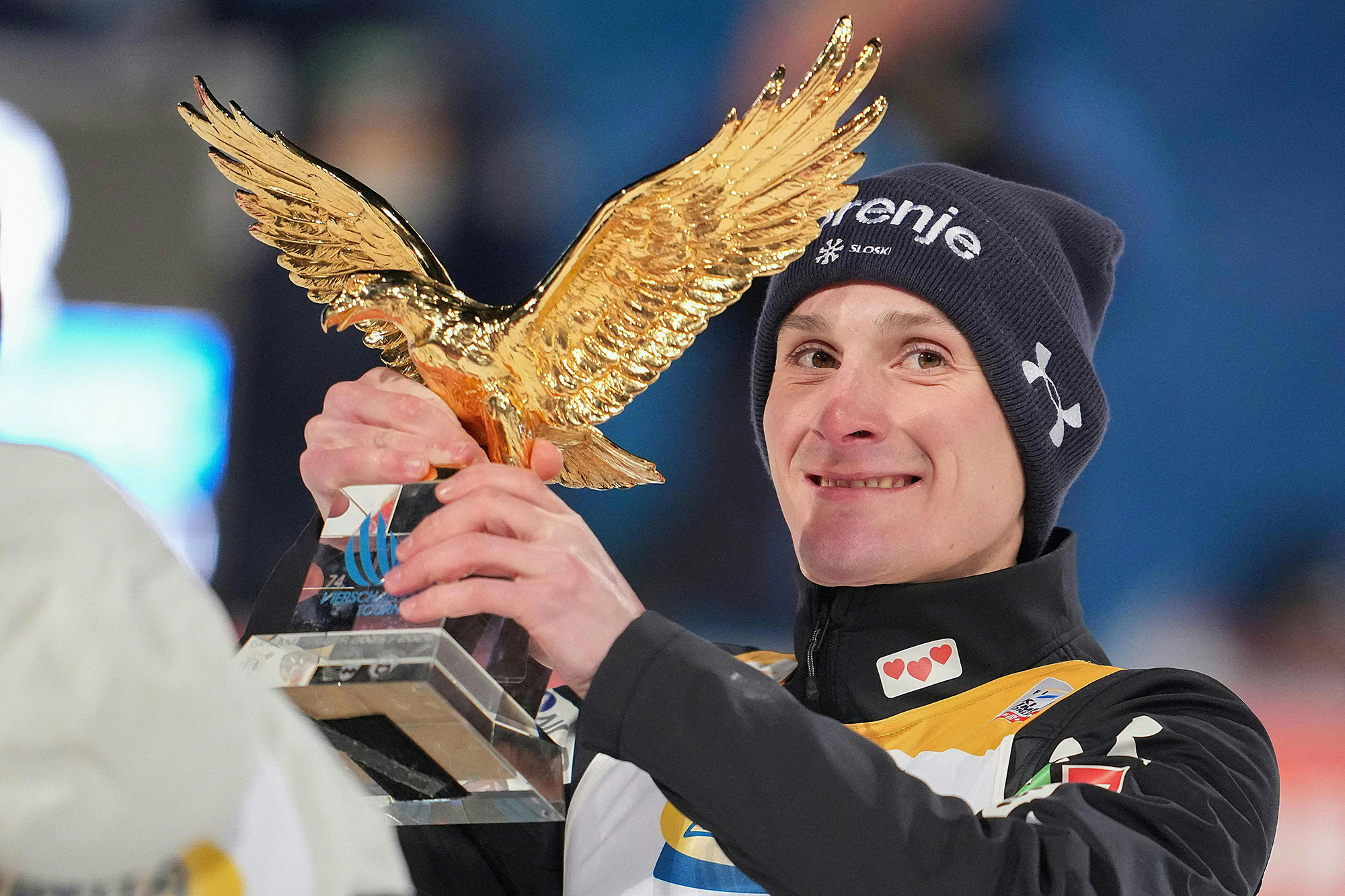 Domen-Prevc-gewinnt-erstmals-Vierschanzentournee