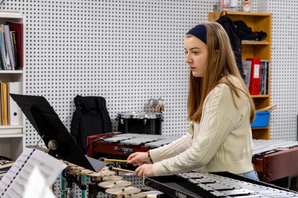 Musikerin bei der Projektwoche der Musikakademie in St. Vith