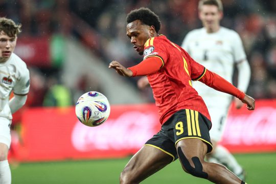 Lois Openda von den Roten Teufeln während eines Fußballspiels