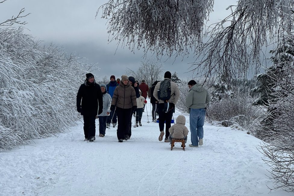 Schneetouristen auf Botrange
