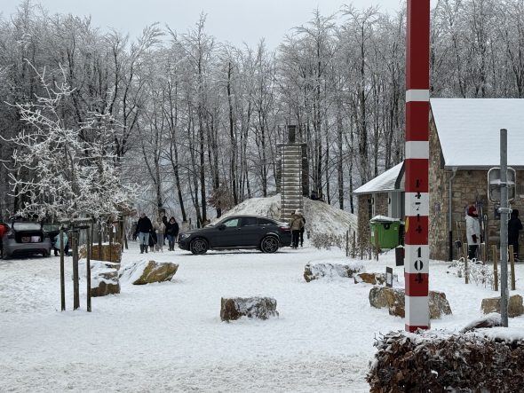 Schneetouristen auf Botrange