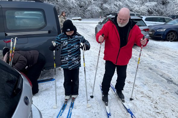 Schneetouristen auf Botrange