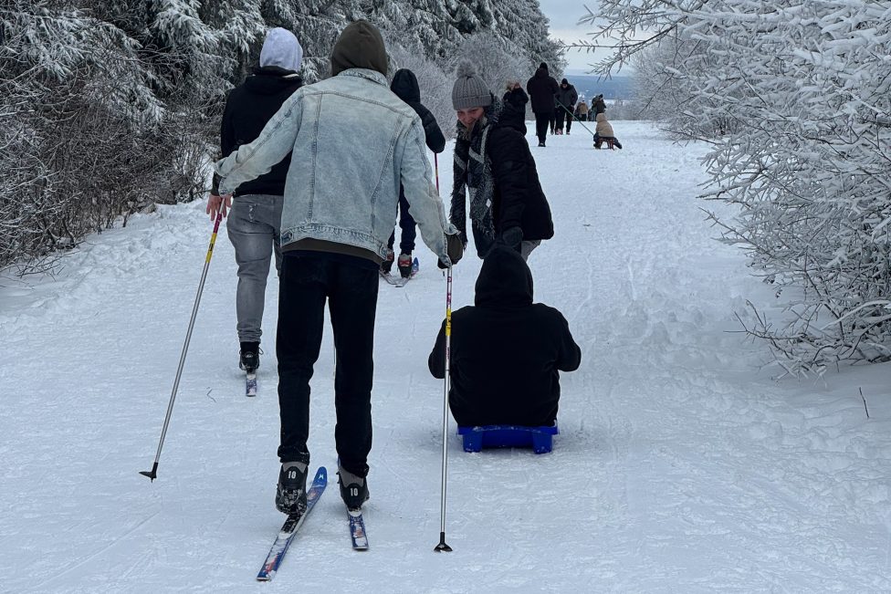 Schneetouristen auf Botrange