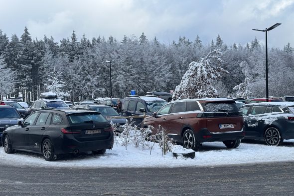 Schneetouristen auf Botrange