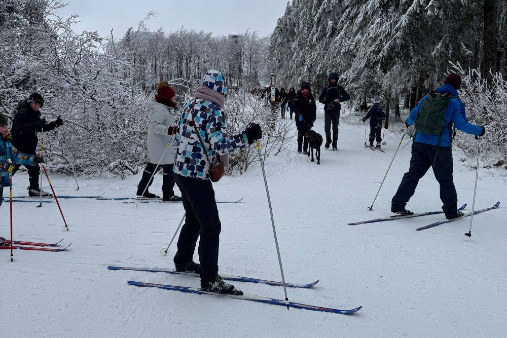 Schneetouristen auf Botrange