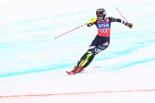 Mikaela Shiffrin auf der Strecke im tschechischen Spindleruv Mlyn