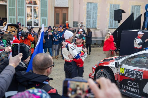 Glückwünsche gibt es auch vom amtierenden Weltmeister und Teamkollegen, Sébastien Ogier