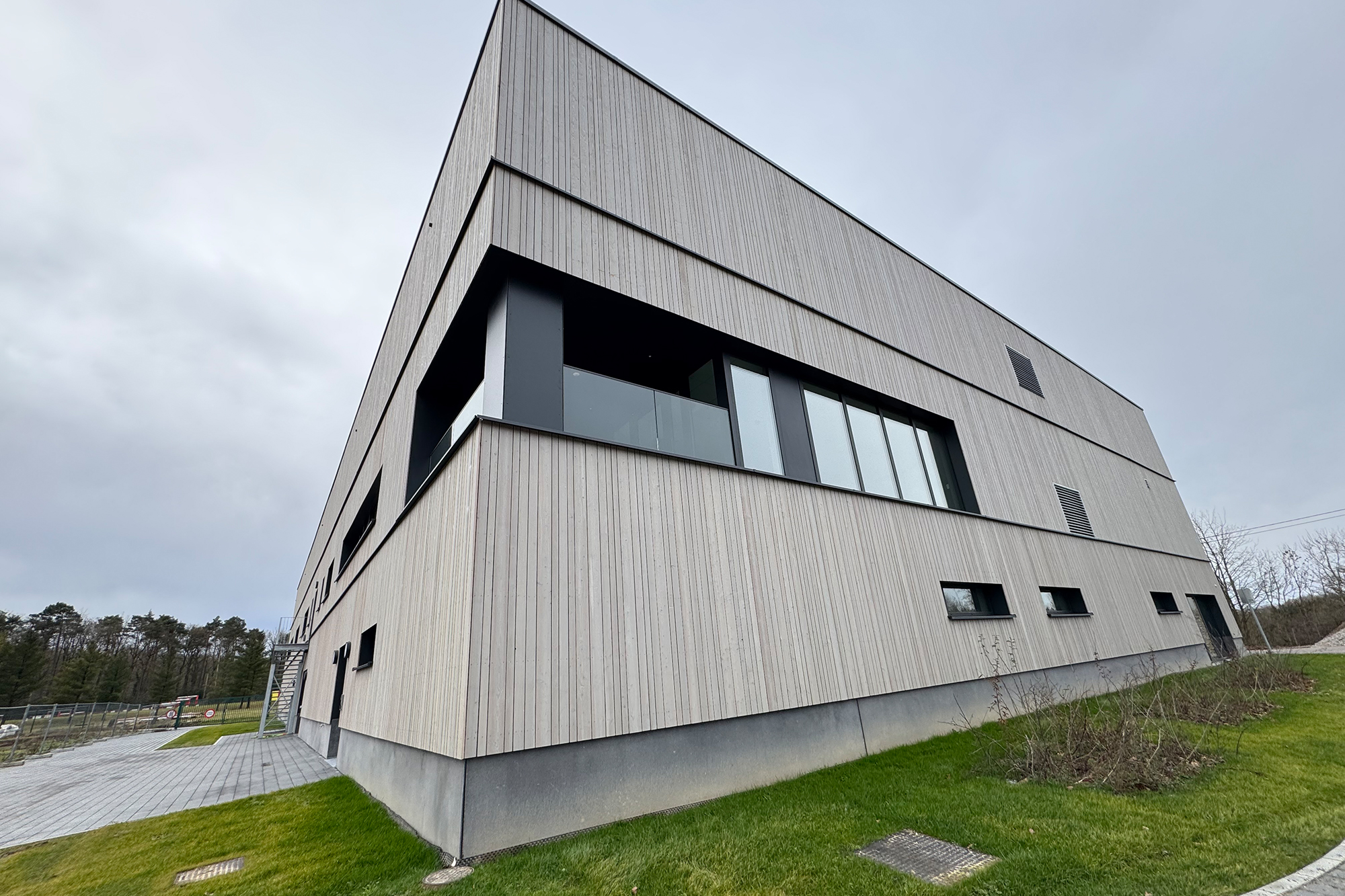 Neue-Eupener-Sporthalle-Sch-nefeld-in-der-Eingew-hnungsphase