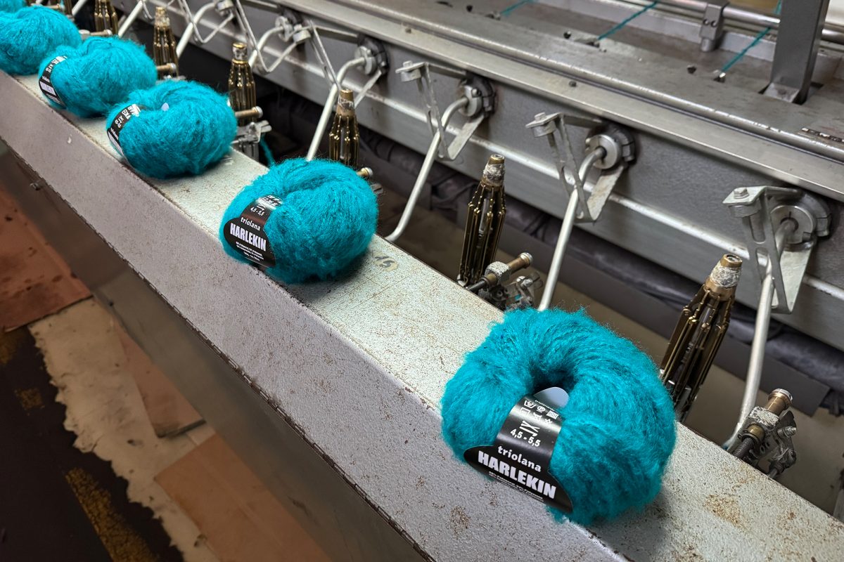 Die Knäuelwickelmaschine hat handelsübliche Knäuel hervorgebracht