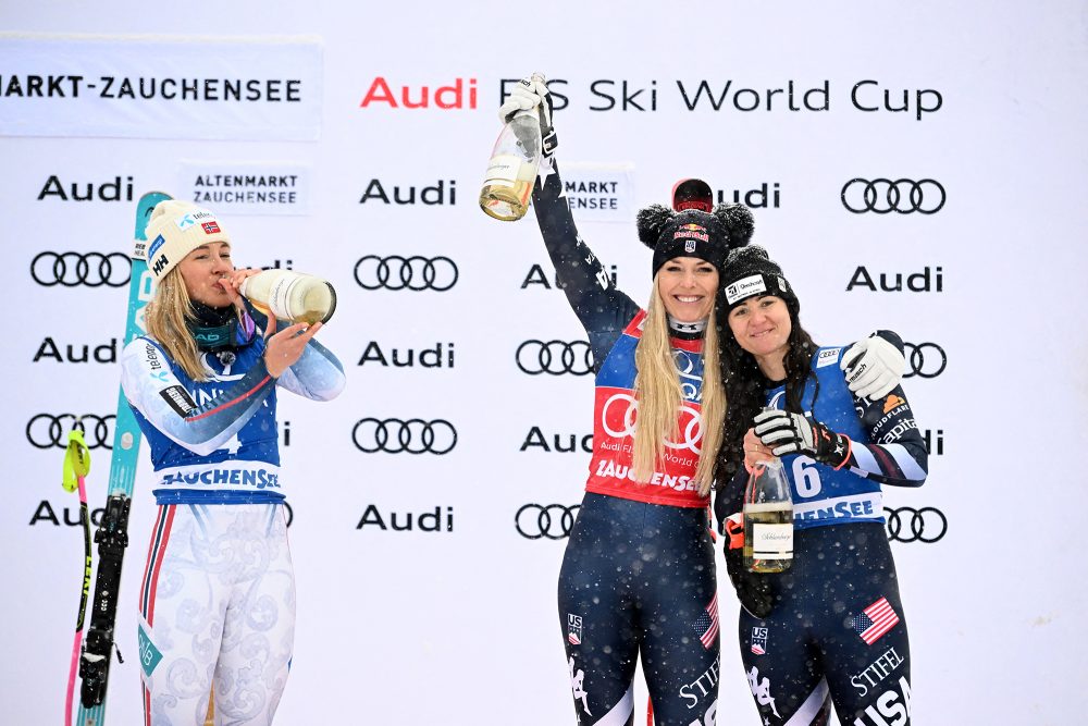 Kajsa Vickhoff Lie, Lindsey Vonn und Jacqueline Wiles bei der Siegesfeier in Zauchensee