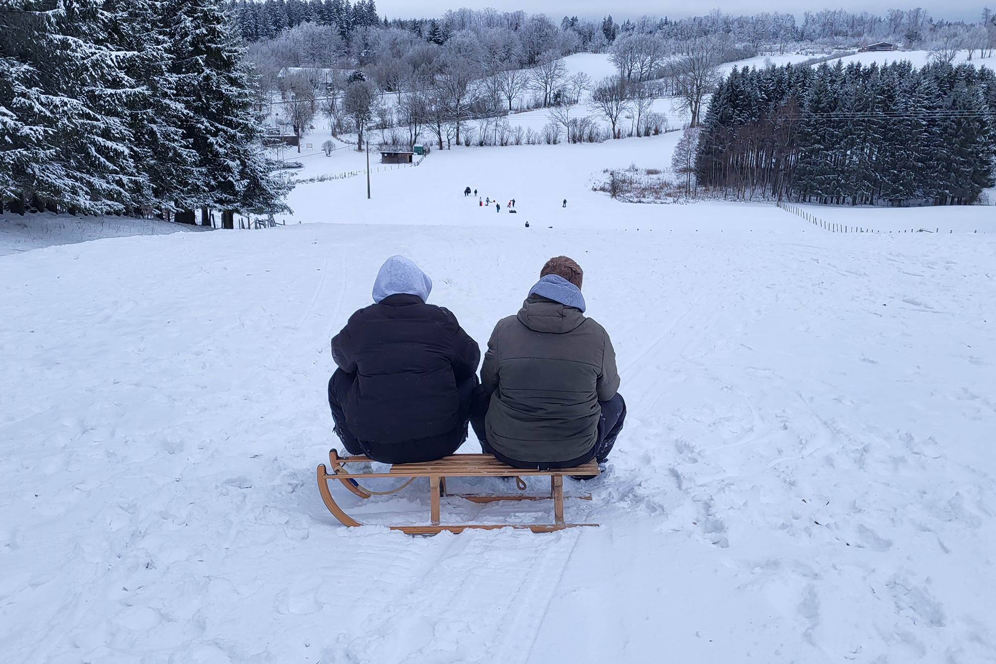 Winterspa-nach-f-nf-Jahren-Stillstand-Rodeln-auf-der-Skipiste-Zosterbach