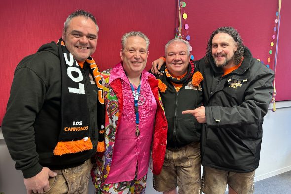 BRF-Moderator Patrick Knops mit Los Cannonos