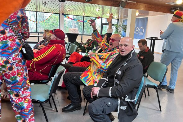 Karnevalisten am Altweiberdonnerstag im BRF-Foyer