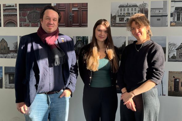 Museumsdirektor Jan Sabri Cetinkaya, Studentin Isabell Jahnke und die wissenschaftliche Mitarbeiterin Sina Hensel