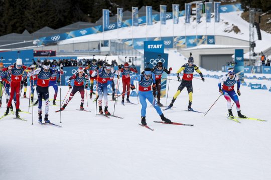 Biathleten bei der Mixed-Staffel über 4x6 Kilometer in Antholz