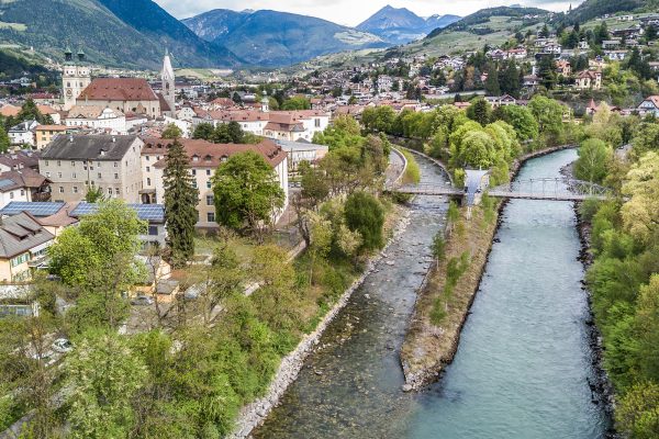 Luftaufnahme der Stadt Brixen