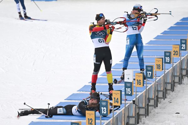 Biathlet Florent Claude beim Stehendschießen