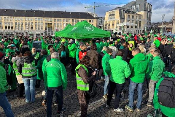 Demonstrierende CSC-Gewerkschafter