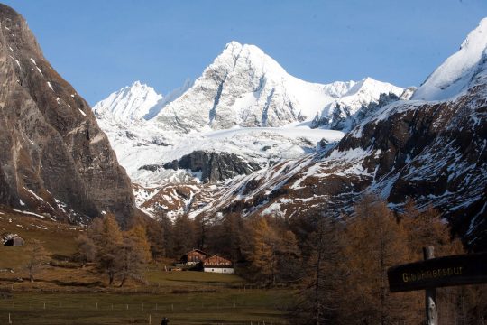 Blick vom Tal auf den Großglockner