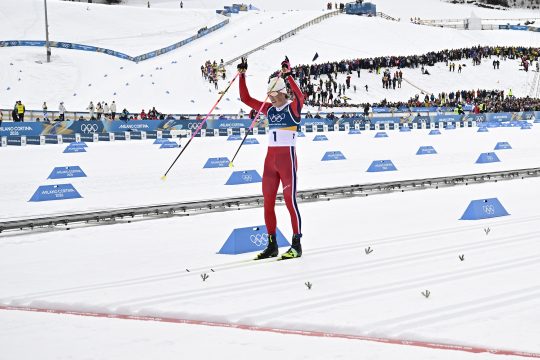 Johannes Klæbo gewinnt Massenstart im Skilanglauf