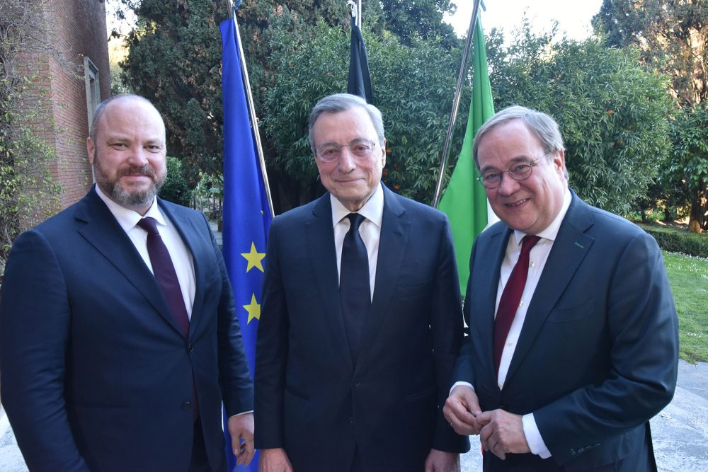 Gruppenbild mit Dr. Michael Ziemons, Prof. Mario Draghi und Armin Laschet