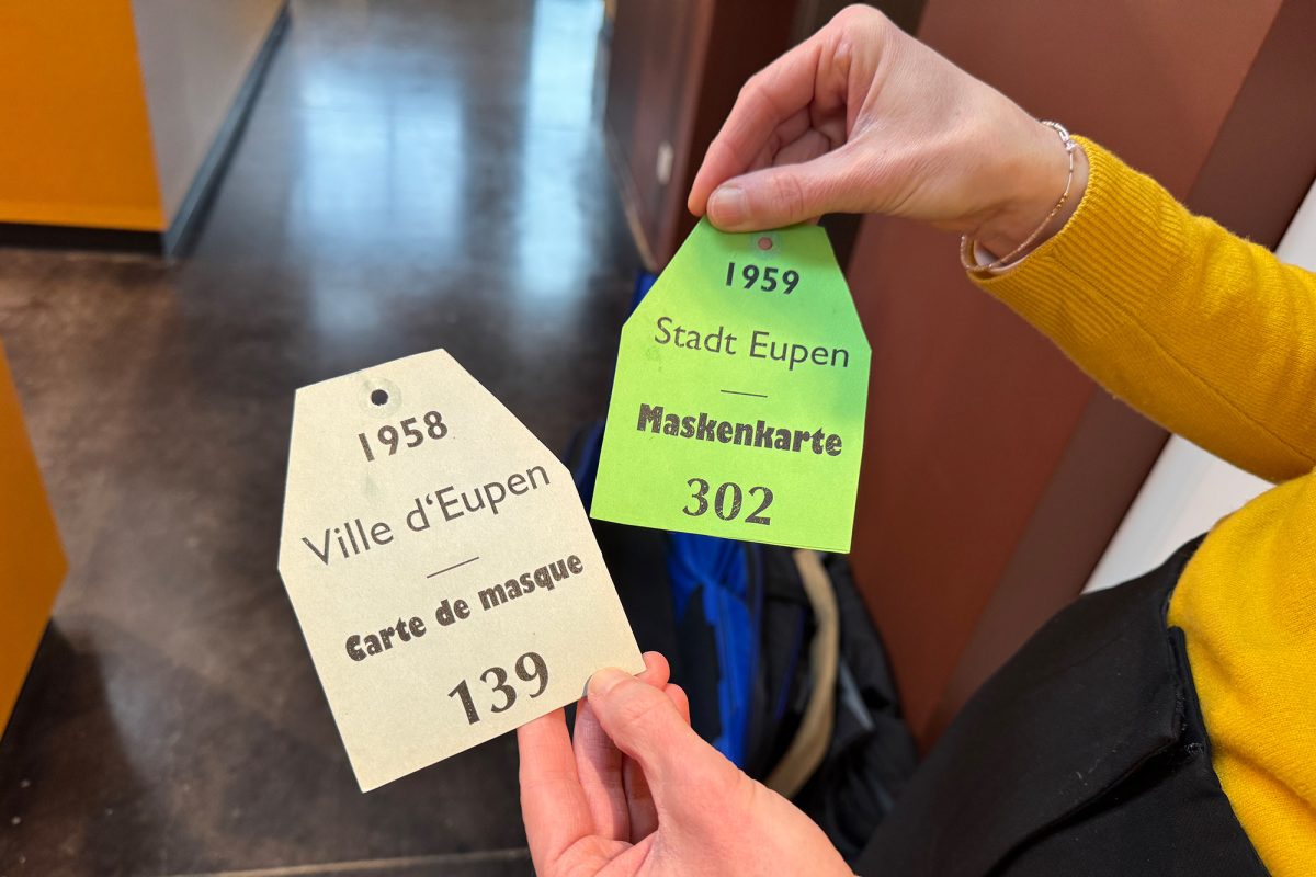 Maskenkarten bei der Karnevalsausstellung im Eupener Stadtmuseum