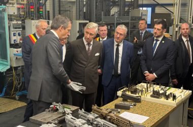 König Philippe bekommt Erklärungen bei FN Herstal