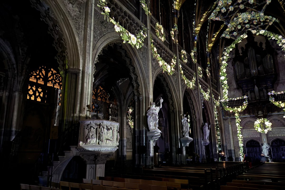 "Le Secret": Lichtershow in der Lütticher Kirche Saint-Jacques