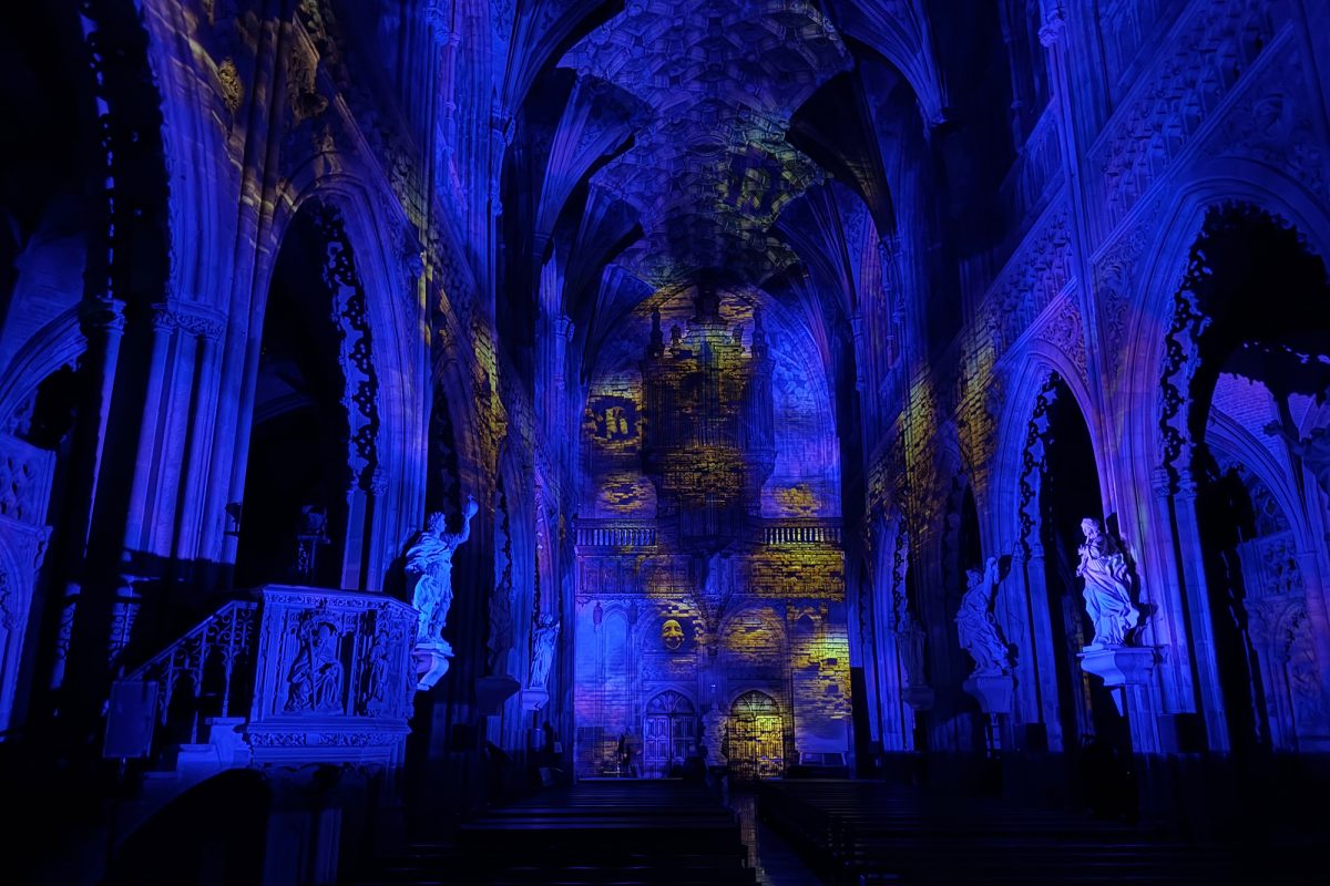 "Le Secret": Lichtershow in der Lütticher Kirche Saint-Jacques