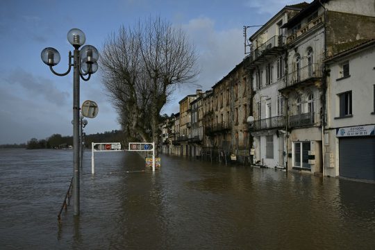 Überschwemmte Straßen im Südwesten von Frankreich nach dem Durchzug von Sturmtief Nils