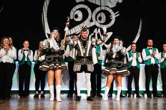 Prinz Laurent I. nebst Paginnen Isabel und Sidney