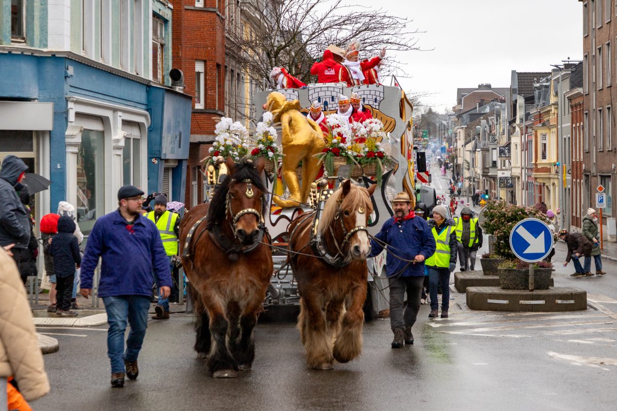 Rosenmontagszug in Eupen