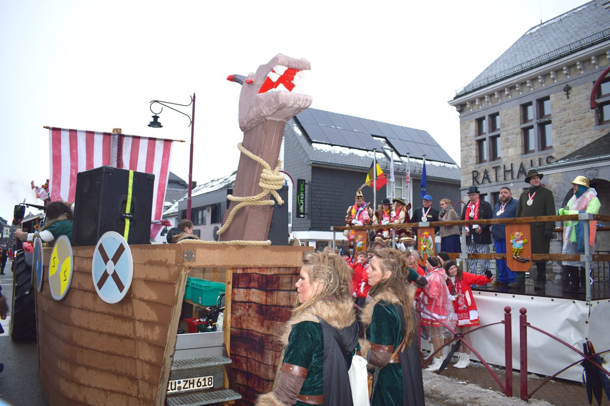 Rosenmontagszug in Büllingen