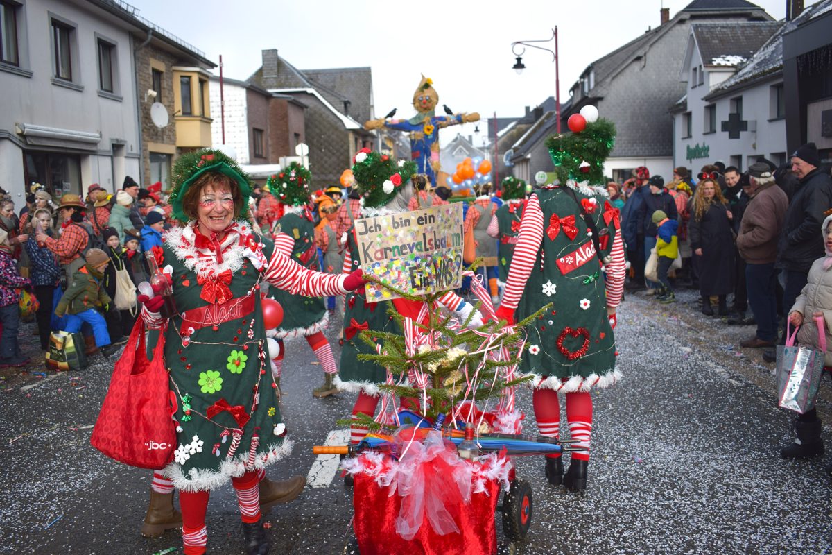 Rosenmontagszug in Büllingen