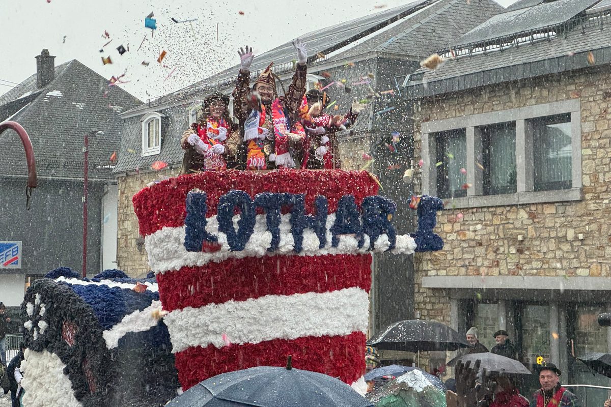 Rosenmontagszug in Büllingen