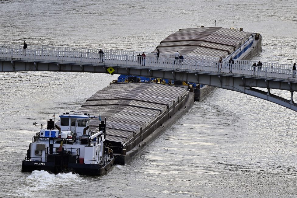 Schiff auf der Maas in Lüttich