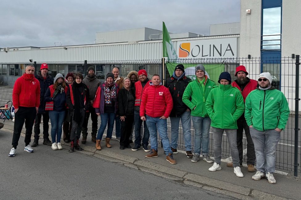 Streikposten vor dem Solina-Werk in Eupen